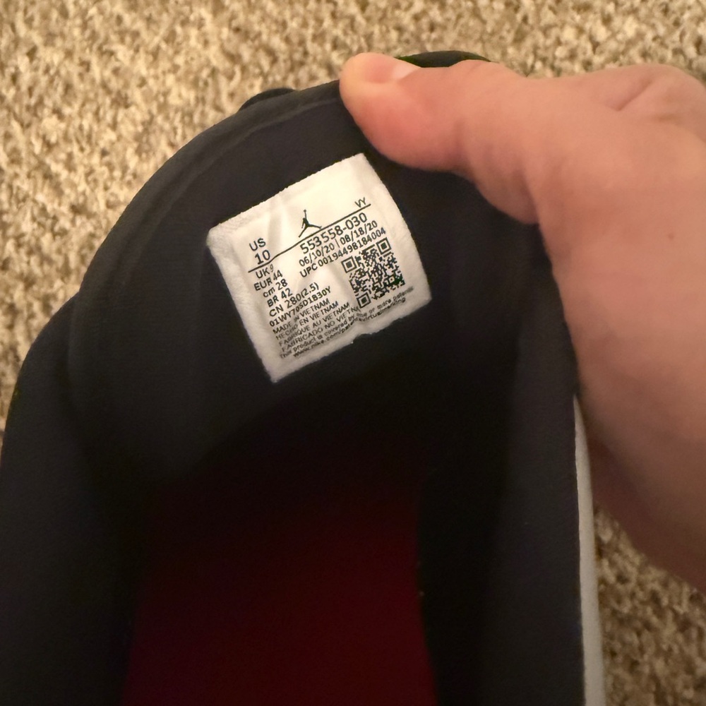 Nike Gray and White Sneakers - Picture 5 of 5
